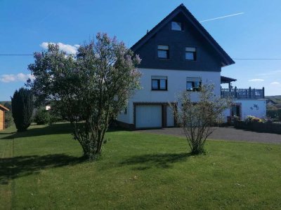 gepflegte Doppelhaushälfte mit Pool, Sauna und zwei Garagen  zu verkaufen