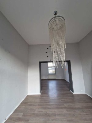 3-Zimmer-Altbauwohnung mit hohen Decken und Balkon in der Innenstadt