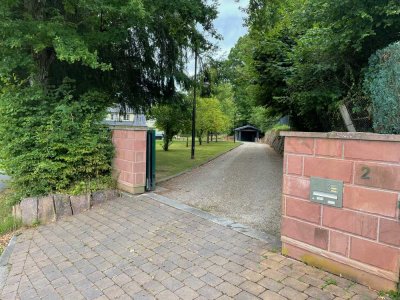 Geräumiges, günstiges und vollst. renoviertes 9-Zimmer-Einfamilienhaus mit geh. Innenausstattung