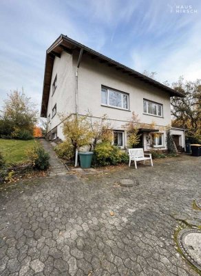 Sanierungsbedürftiges Ein- bis Zweifamilienhaus mit großem Garten