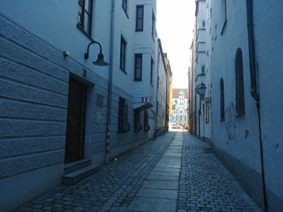 Augsburg Innenstadt, 46 m² Wohnfläche + 15 m² Terrasse + Tiefgarage, 1,5 Zimmer,