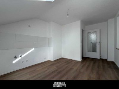 Renovierte drei Zimmer Dachgeschosswohnung