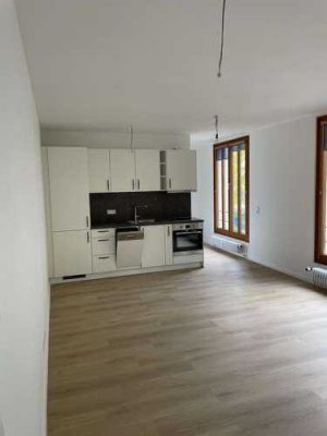 Toplage in S-West: Neuwertige, lichtdurchflutete 1 -Zi. Wohnung inkl. moderner EBK