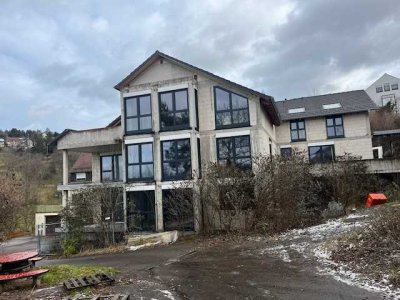 Esslingen-Wiflingshausen: In Top Lage 4-Zimmer EG Wohnung (Innenausbau ist noch nötig)