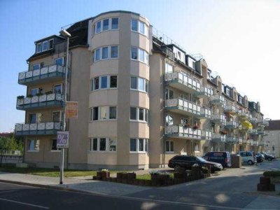 Moderne 2 Zimmer Wohnung mit Einbauküche, Terrasse und PKW Stellplatz