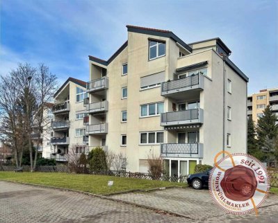 Helle & großzügige 4-Zimmer-Wohnung mit Balkon, guter Raumaufteilung und zwei Stellplätzen