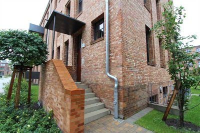 Großzügige 2-Zimmer-Wohnung mit Terrasse in der ehem. Glanzfilmfabrik!