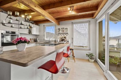 3-Zimmer-Wohnung mit Extra-Portion Flair - Balkon, Galerieebene, neue Küche, Keller, TG-Platz u.v.m.