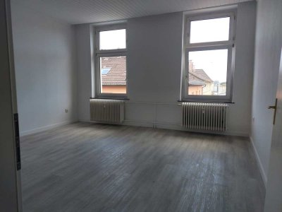 * Geschmackvolle Altbau-Wohnung mit Balkon *