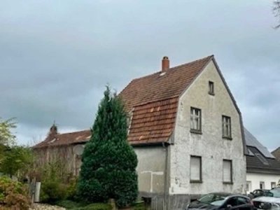 Viel Platz , großes Grundstück und das Haus quasi kostenfrei ! Keine schlechte Idee für Handwerker