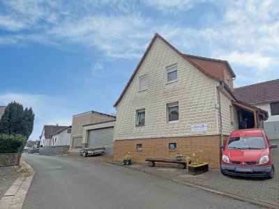 Viel Platz für Ihre Ideen – Wohnhaus mit Hallen, Garagen & zusätzlichem Grundstück