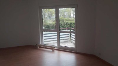 Stilvolle, gepflegte 1-Zimmer-Dachgeschosswohnung mit geh. Innenausstattung mit Balkon in Velten