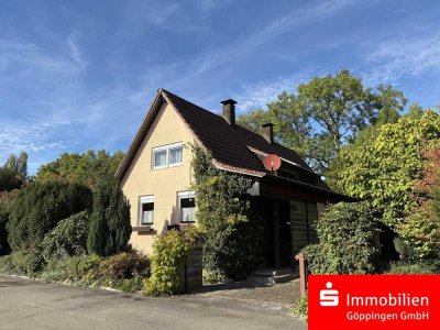 Charmantes Haus mit sehr großem Grundstück und weiterer Bebaubarkeit!