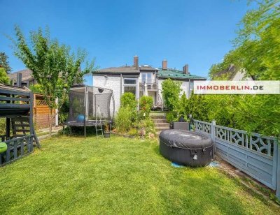 IMMOBERLIN.DE - Geniale Doppelhaushälfte mit Einliegerwohnung – Raumwunder mit Südwestgarten