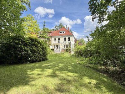 Repräsentative Stadtvilla im Philosophenviertel – Großzügiges Wohnen auf parkähnlichem Grundstück