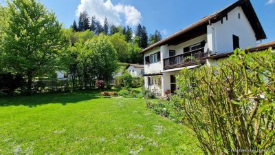 Traumhaftes Grundstück! Gepflegtes Einfamilienhaus in bevorzugter Wohnlage von Siegsdorf!