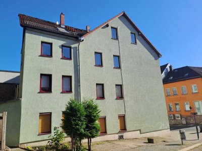 Charmantes Mehrfamilienhaus mit drei Wohneinheiten und großem Entwicklungspotenzial