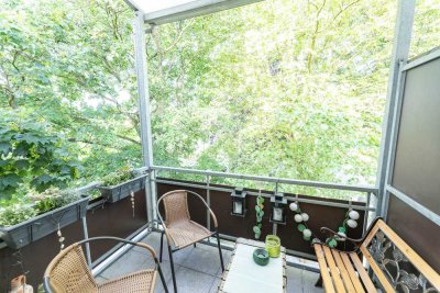 Sanierte Wohnung mit zwei Zimmern sowie Balkon und EBK in Mülheim an der Ruhr