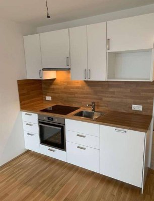 RUHIGE, HELLE 2-Zimmer-Wohnung in U-BAHNNÄHE mit TERRASSE auf den Innenhof und mit KLIMAANLAGE