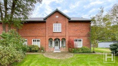 Charmantes Zweifamilienhaus mit vielfältigen Möglichkeiten