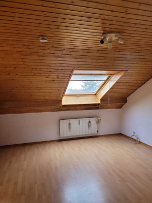 Stilvolle 2-Zimmer-Dachgeschosswohnung in Brunnthal