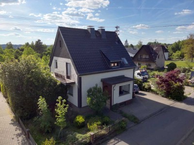 Einfamilienhaus mit Doppelgarage nahe dem Ortsrand