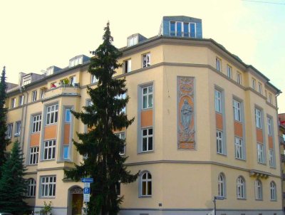 Denkmalgeschütztes Altbaujuwel trifft auf moderne Eleganz: Erstbezug nach Totalsanierung