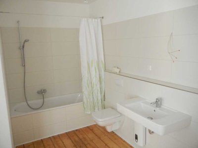 Außergewöhnliche, sanierte 2,5 Zi.-Altbauwohnung in Bochum-Grumme  + Garten auch für Studenten