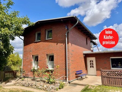 HORN IMMOBILIEN ++ Einfamilienhaus in absoluter Alleinlage, 15 km von Neubrandenburg entfernt