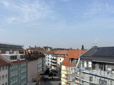 ZWISCHEN RATHENAUPLATZ UND STADTPARK: GEPFLEGTE 1-ZIMMER-ETW OHNE BALKON IM 5. OG MIT LIFT