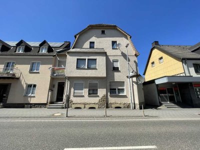 Gepflegtes Mehrfamilienhaus mit 3 WE und 4 Garagen in Schleiden