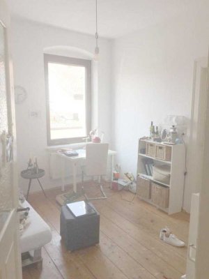 Sehr schöne 2 Zi-Wohnung mit stylischen Naturholzdielen, EBK und AA in  Heidelberg