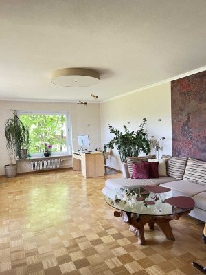 Geschmackvolle 6-Zimmer-Wohnung mit Terrasse und EBK