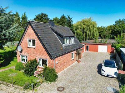 Einfamilienhaus mit integrierter ELW im DG insg. 5 Zimmer - großer Garten mit Garage in Ostsee Nähe!