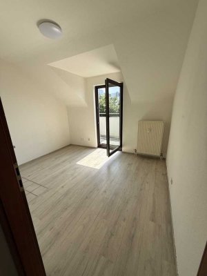 Exklusive 1-Raum-Dachgeschosswohnung mit Balkon und Einbauküche in Heidelberg