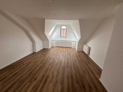 Frisch renovierte 2-Raum-DG-Wohnung in Kitzingen direkt am Main