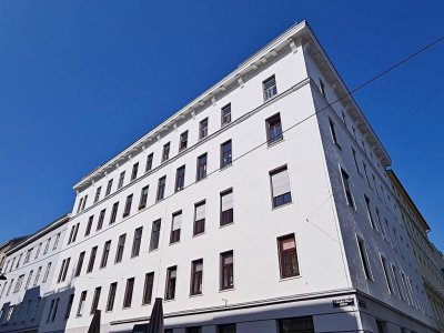 AUGARTEN-NÄHE, 71 m2 Dachgeschoß mit 9 m2 Terrasse, Wohnküche, 2 Zimmer, 2 Bäder, Parketten, Große Pfarrgasse