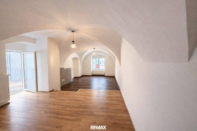TOP-Lage + Terrasse: Sanierter Altbau im Zentrum – sofort einziehen!