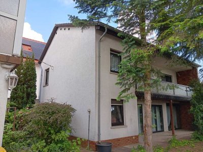 Zwei Häuser für den Preis von Einem!  Zwei Einfamilienhäuser mit Großgrundstücken in Raunheim