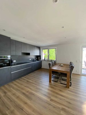Moderne 4,5-Zimmer-Wohnung mit Balkon, Bergblick und Top-Ausstattung
