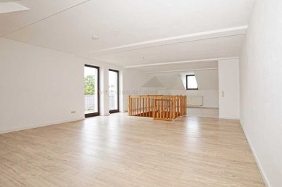 Große Maisonette-Dachgeschoss-Wohnung mit Balkon in Marienthal