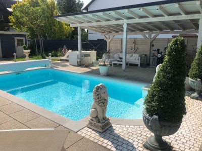 Exklusiver Bungalow mit Pool, Lounge und luxuriöser Ausstattung – provisionsfrei