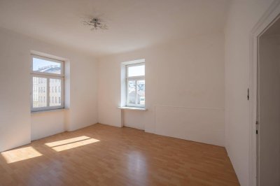 ++NEU++3 Zimmer Altbauwohnung (sanierungsbedürftig) - Umbau-Potenzial