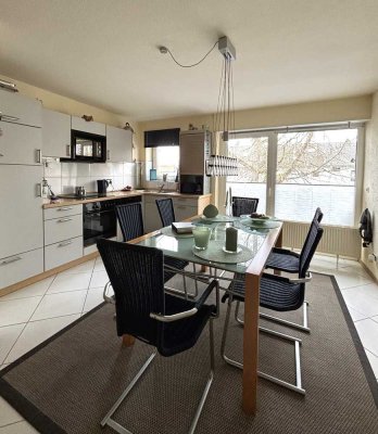 Hell und gut geschnitten, 2 ZKB mit Einbauküche, Balkon, Carport und Gartenbenutzung
