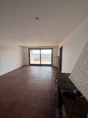 Attraktive 5-Zimmer-Hochparterre-Wohnung mit Balkon in Bruckberg