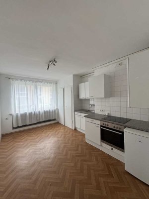 schöne 2-Zimmer-Wohnung in Uni-Nähe WG-geeignet