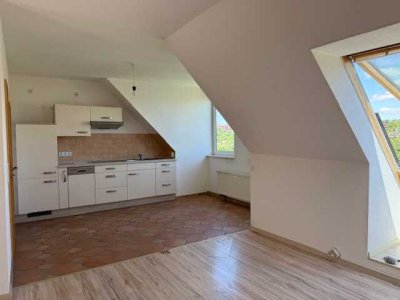 Traumhafte DG Wohnung mit Einbauküche und offenem Wohnbereich