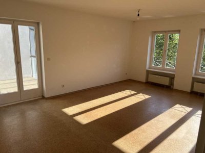 Schöne 2 Zi.-Whg. mit West Loggia u. TG-Stellplatz. Super ruhig gelegen!