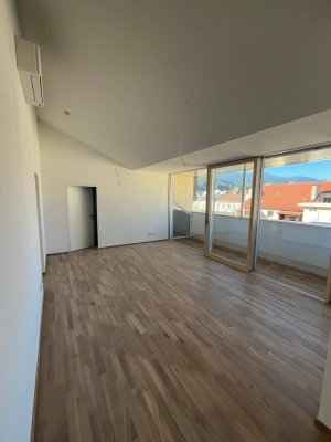 Neue Dachgeschoßwohnung in Toplage