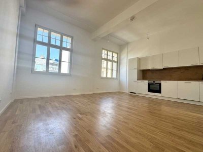 Attraktiv! praktische 2,5-Zimmer-Wohnung mit EBK, Balkon und Gäste-WC